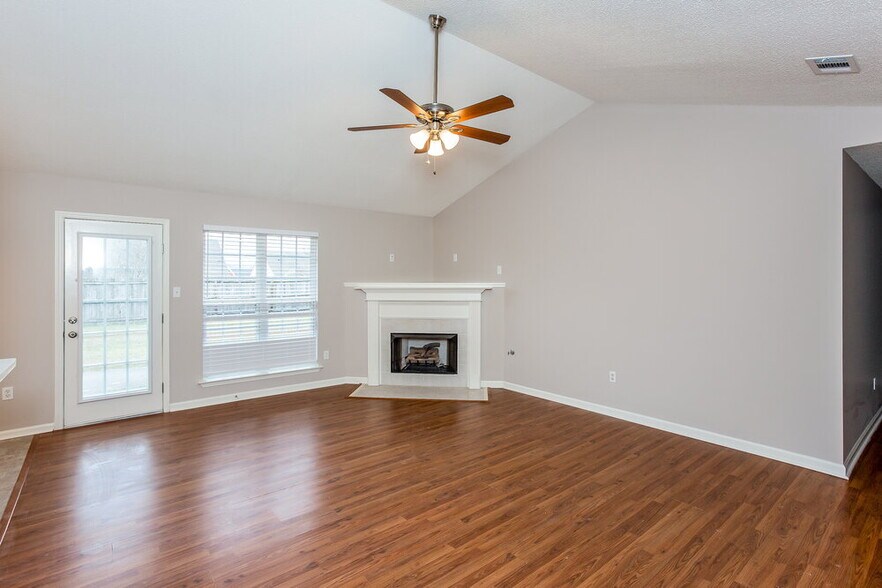 Building Photo - 1720 Cherry Creek Dr