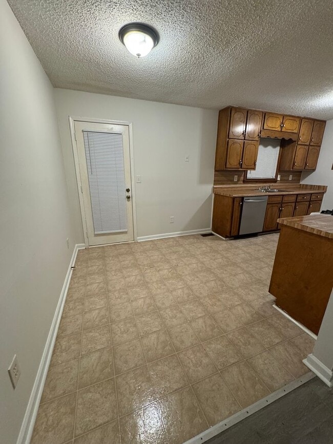 Building Photo - Welcome home!