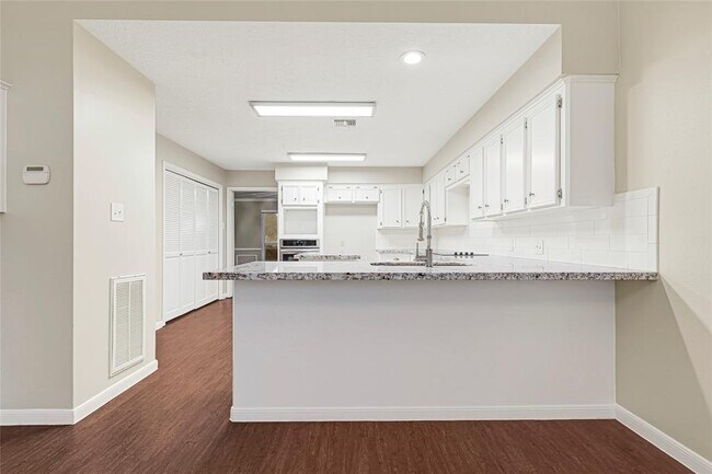 Building Photo - 1714 Quarterpath Dr