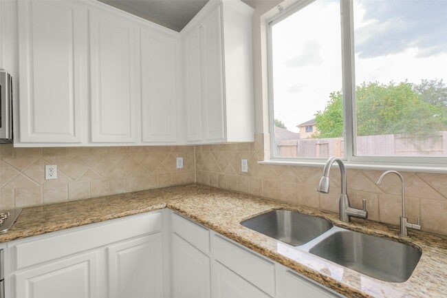 Building Photo - 9107 Huckinston Ct