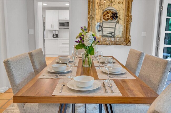 Building Photo - 2757 NE 20th St