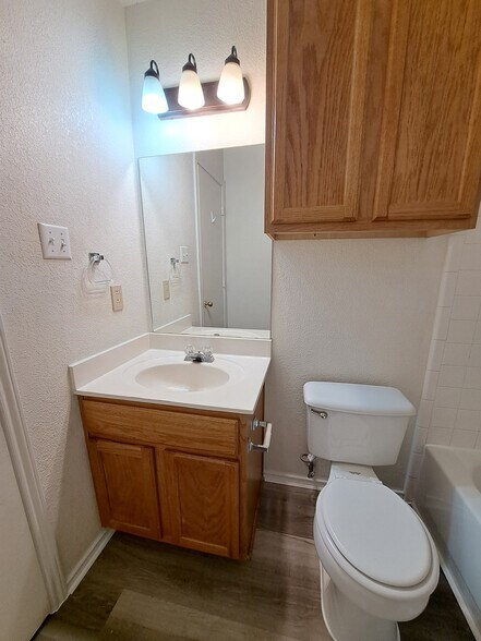 Building Photo - 5706 Greengate Dr