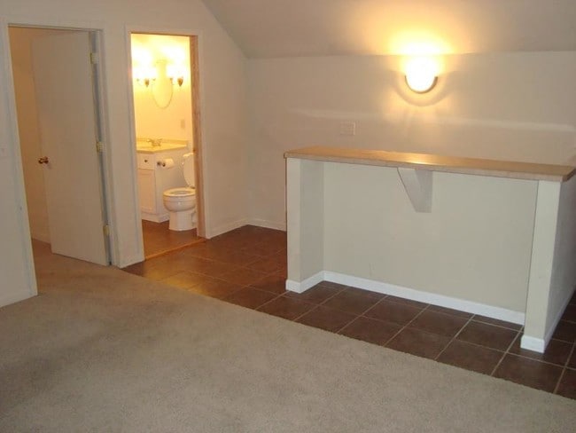 Building Photo - 1016 9th St S