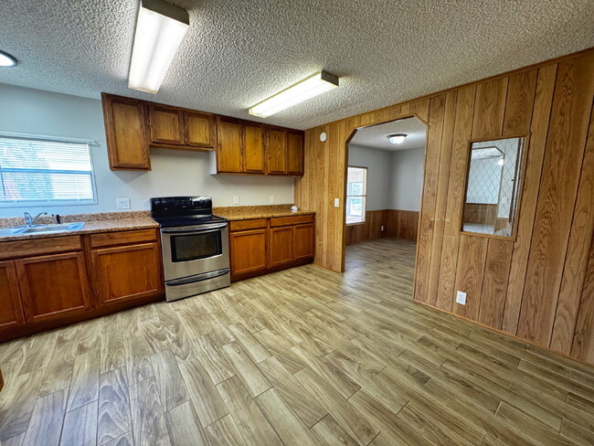 Building Photo - 3BR/2BA Large Island Manufactured Home