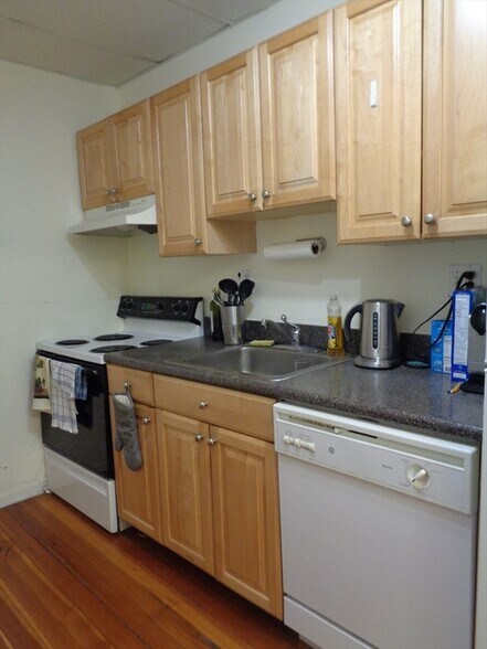 Building Photo - 41 Carlton St