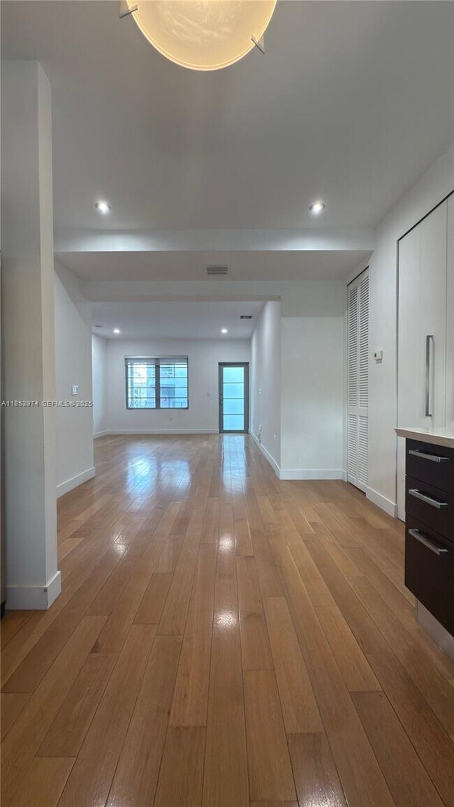 Building Photo - 2021 Meridian Ave