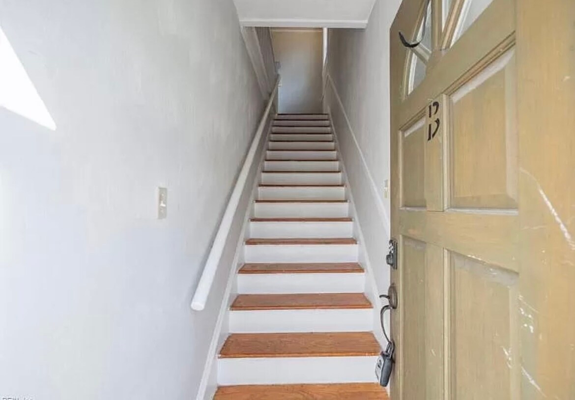 Building Photo - 214 Lucile Ave