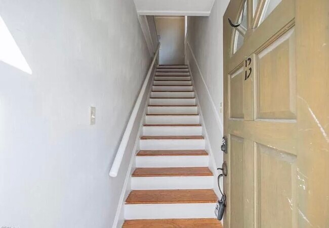 Building Photo - 214 Lucile Ave