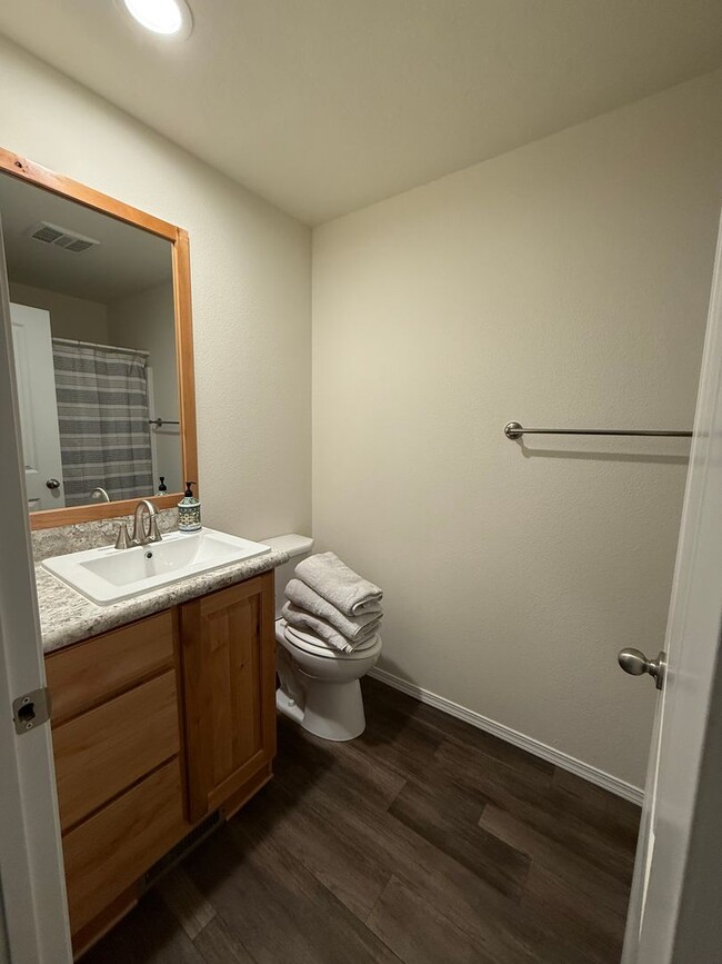 Building Photo - Brand new home, short or mid term rental, furnished or unfurnished!