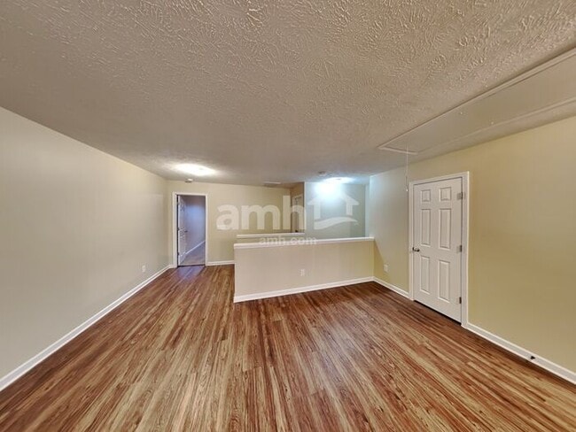 Primary Photo - 40 Shady Valley Dr