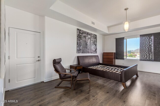 Building Photo - 945 E Playa Del Norte Dr