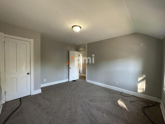 Building Photo - 6136-6138 Ray Ave