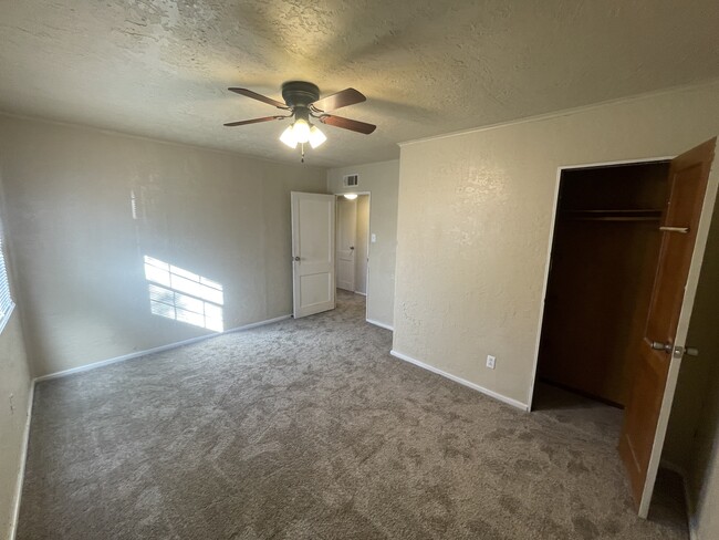 Master Bedroom - 1001 Farley St