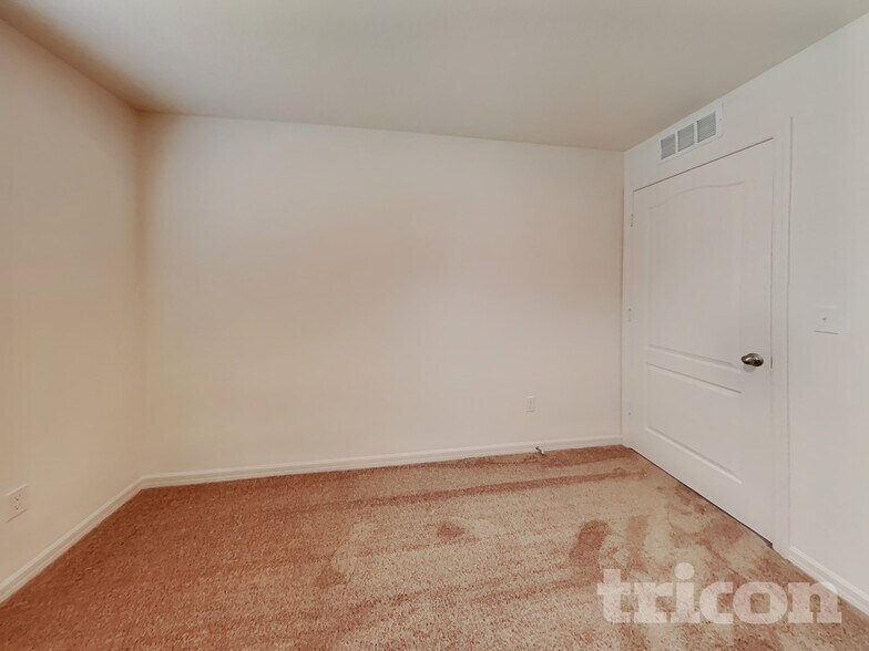 Building Photo - 14 Rivera Ln