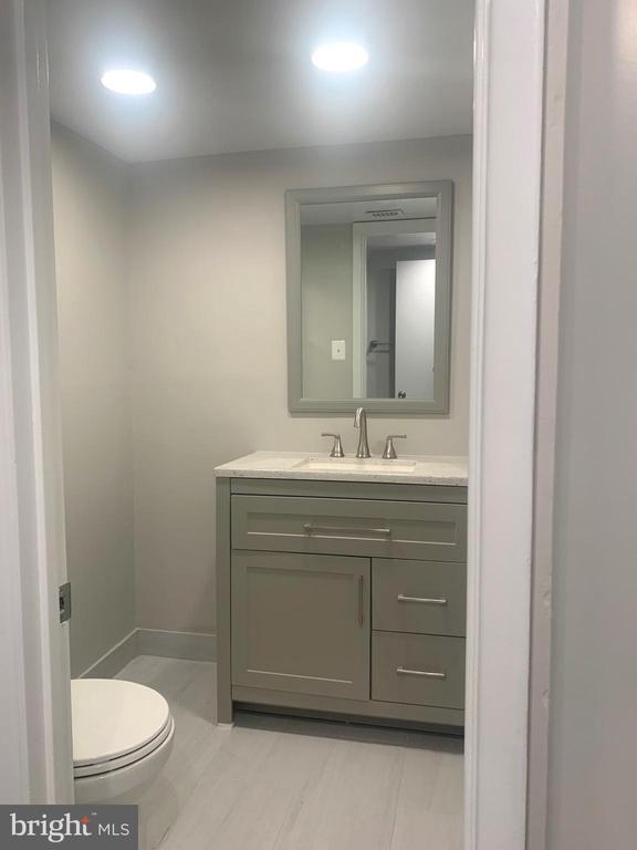 Building Photo - 5353 Columbia Pike