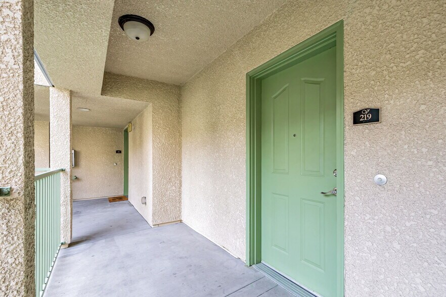 Building Photo - 3128 Loma Verde Dr