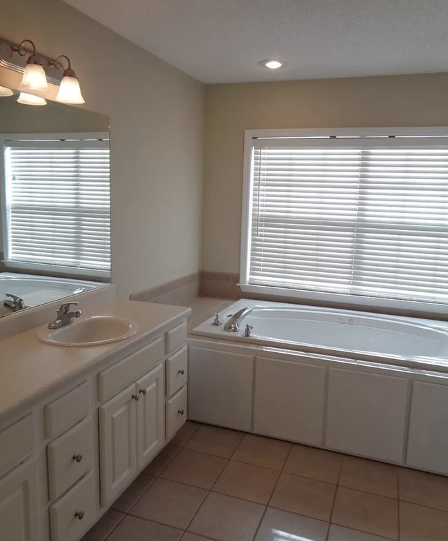 Master Bathroom - 75 Courtyard Way