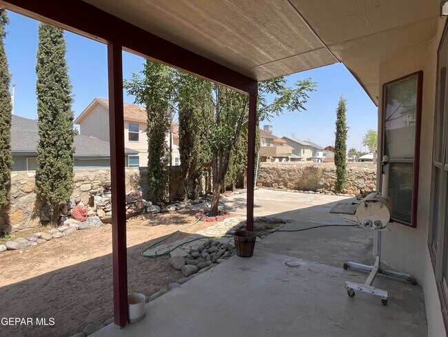 Building Photo - 3701 Trina Pl