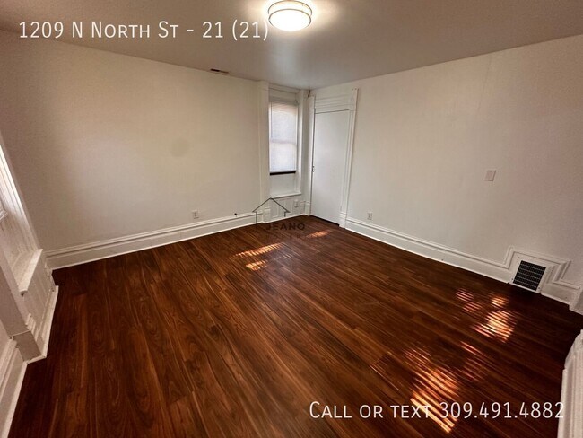 Building Photo - 1209 North North Street