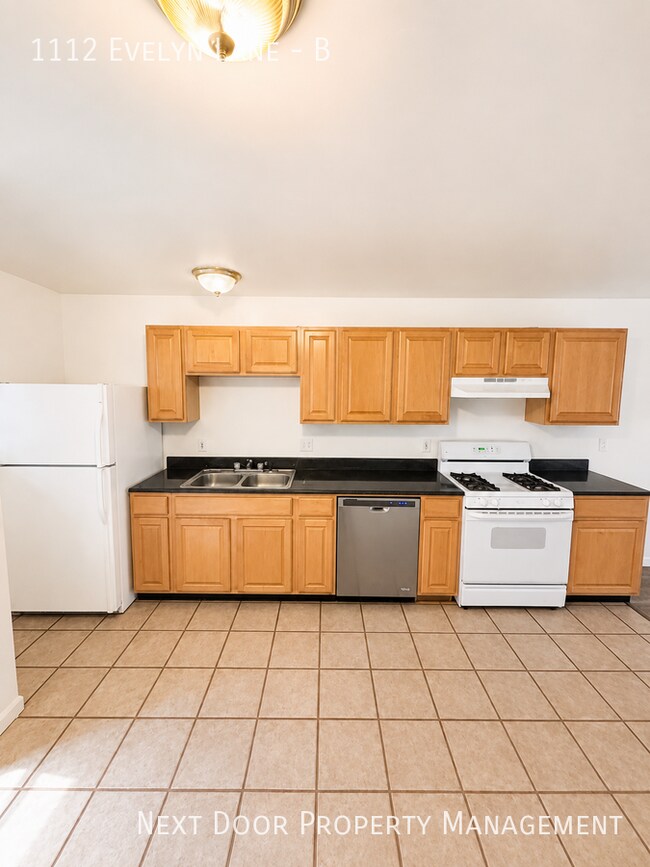 Building Photo - 1112 Evelyn Ln