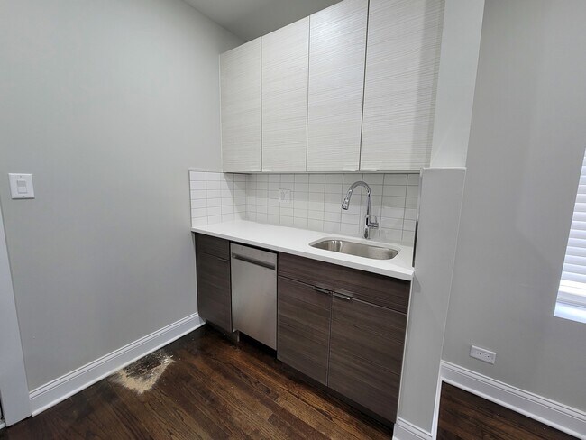 Building Photo - 5058.5 N Wolcott Ave