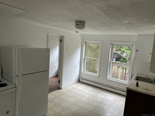 Building Photo - 4 Martin St