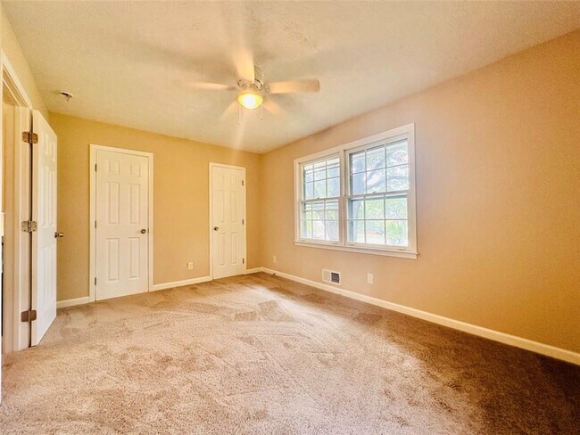 Building Photo - 6150 Mallory Rd