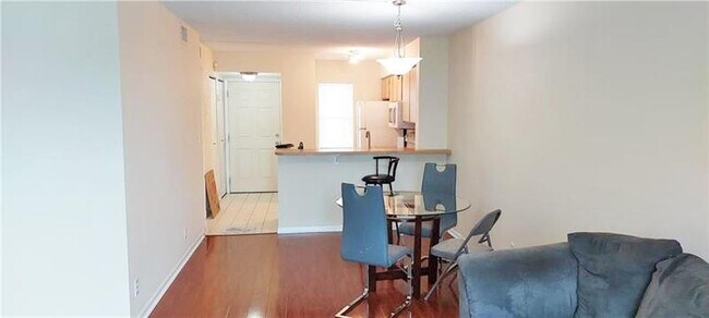 Building Photo - 2108 S Cypress Bend Dr