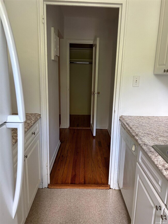 Building Photo - 13 Welwyn Rd