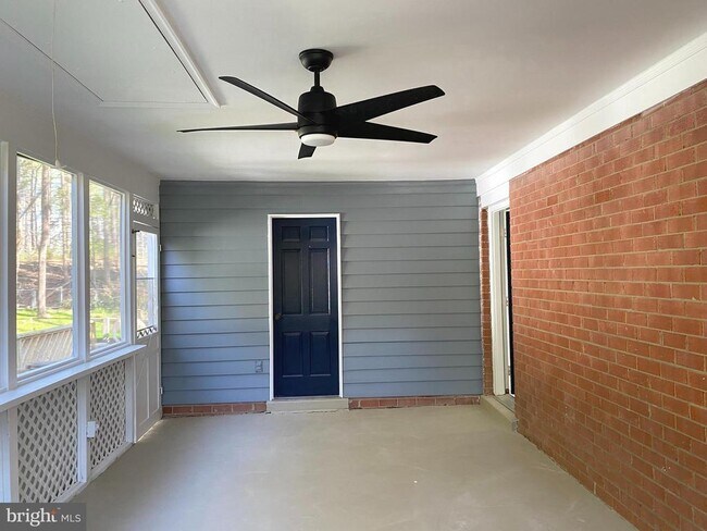 Building Photo - 5617 Eastbourne Dr