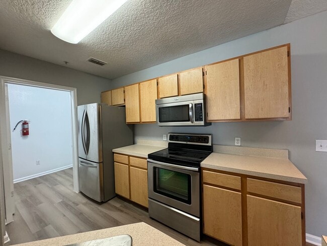 Building Photo - Charming 1-Bedroom Condo – 3rd Floor | Gat...