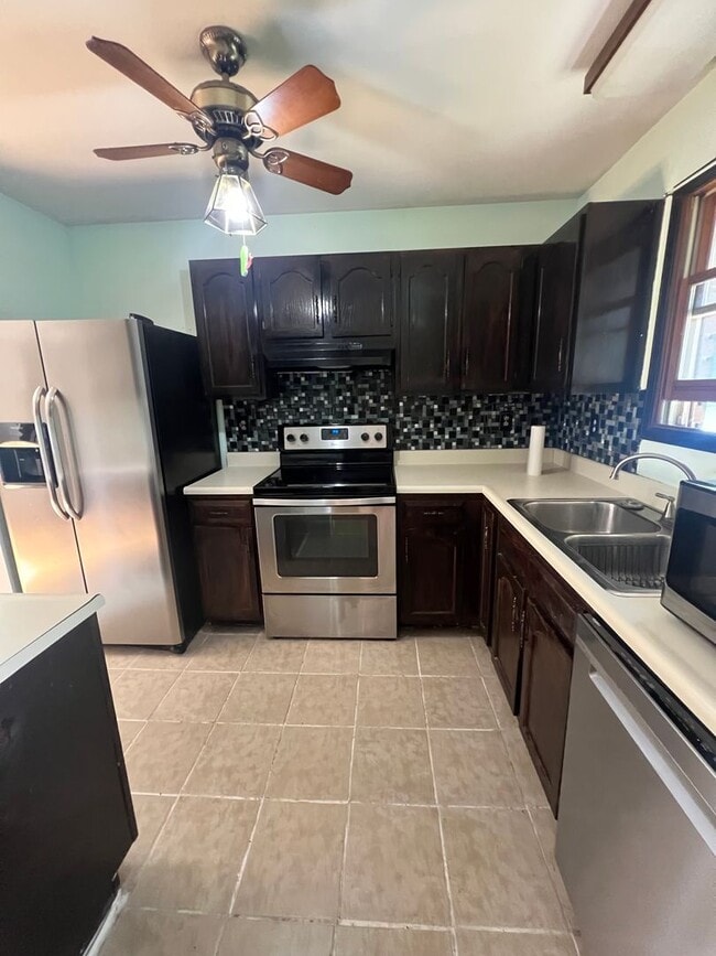 Building Photo - 2 Bedroom Townhome in Carlisle