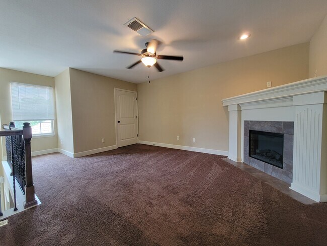 Building Photo - 12304 NW Fox Creek Drive