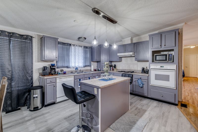 Building Photo - 9427 Syble Dr