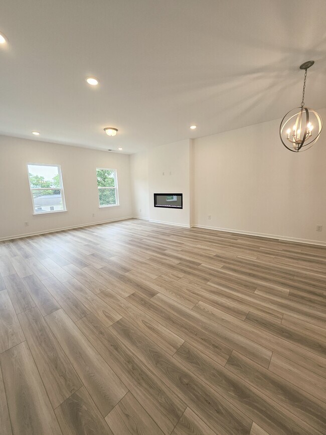 Building Photo - 128 Rosebush Ln