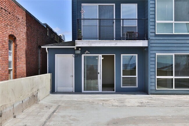 Building Photo - Cozy & Bright 2BD/2BTH Condo for Lease in ...