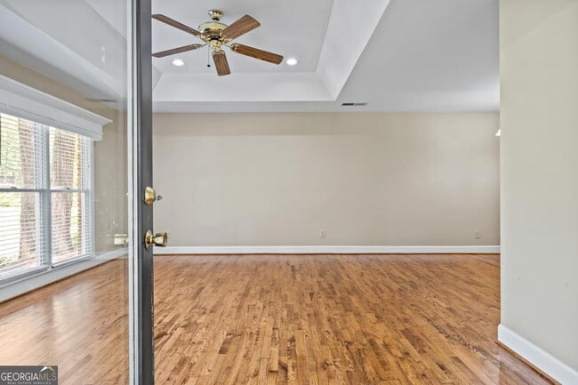 Building Photo - 1043B Clubhouse Ln
