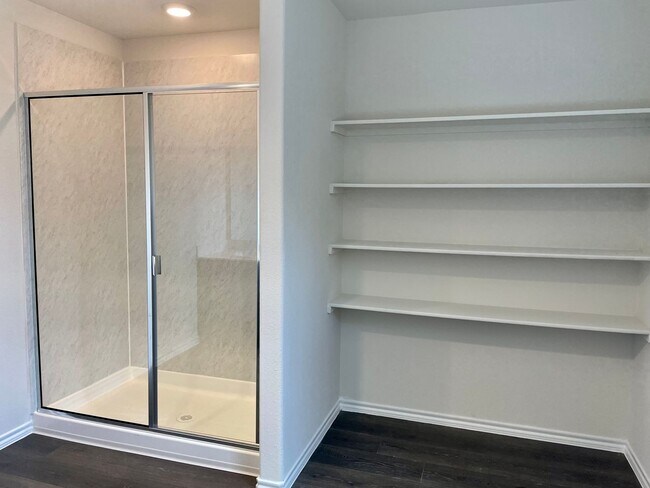 Building Photo - 4 Bed 2.5 Bath House For Lease in Sherman,...