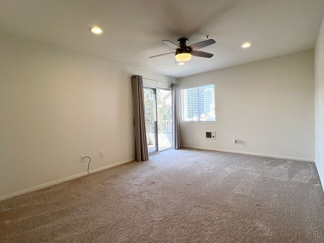Building Photo - Upgraded 2 Bedroom 2 Bath Condo with Lots ...