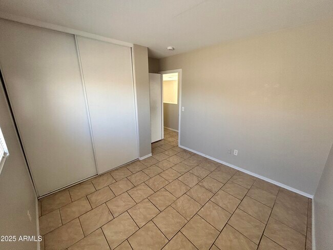 Building Photo - 11613 W Bloomfield Rd