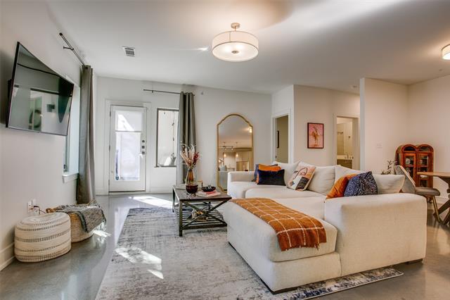 Building Photo - 5718 McCommas Blvd