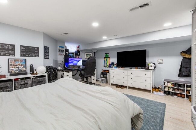 Building Photo - 32 Cameron Ave