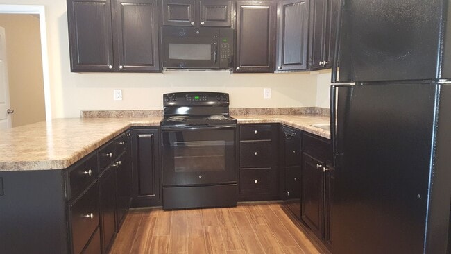Building Photo - 2 Bedroom Duplex