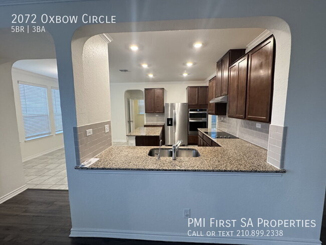 Building Photo - 2072 Oxbow Cir