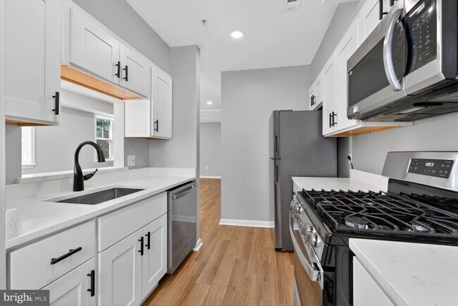 Building Photo - 1008 Rittenhouse St NW