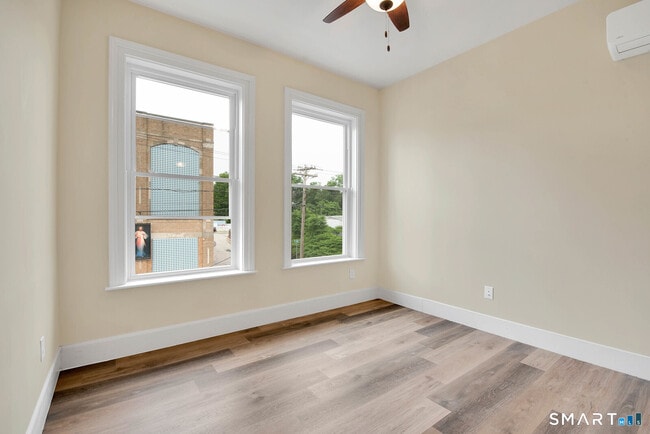 Building Photo - 120 E Main St