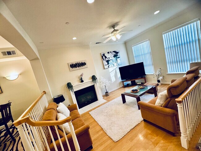Primary Photo - 4106 W Kling St