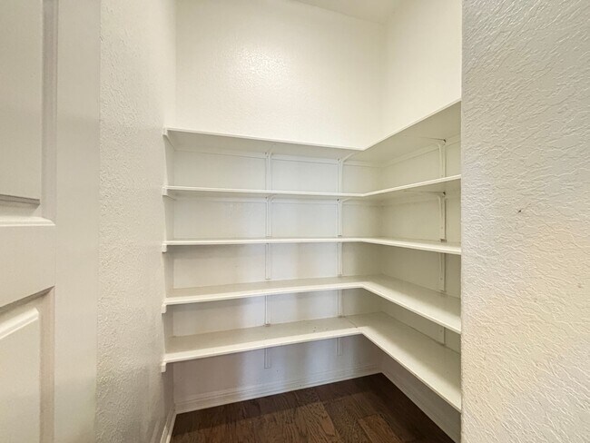 Building Photo - Beautiful 4-Bedroom Home with Free Communi...