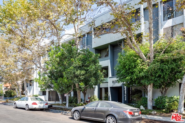 Building Photo - 1830 Westholme Ave