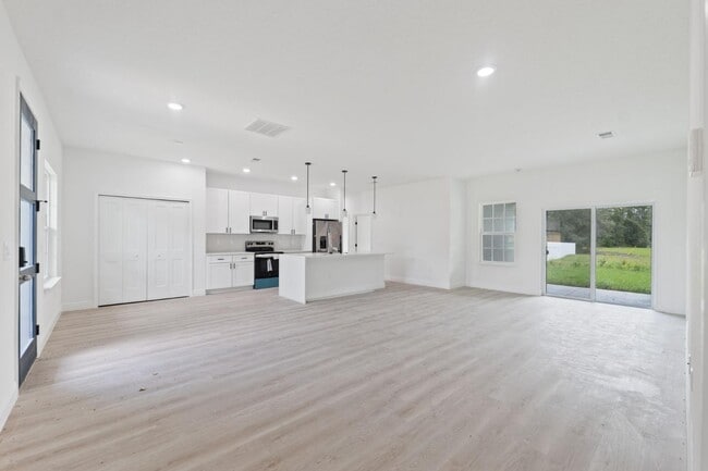 Building Photo - 5256 SW 155th Loop